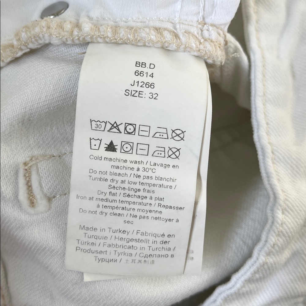 GANNI Wide Leg Cropped Jeans in White - Picture 9 of 9